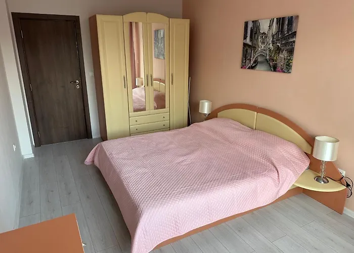 Sunny And Cosy In Admiral Plaza *