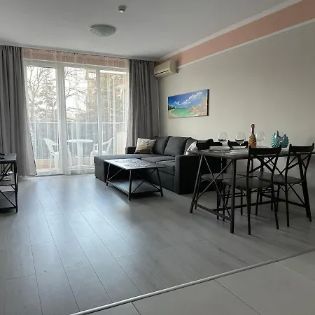 Apartman Sunny And Cosy In Admiral Plaza Napospart