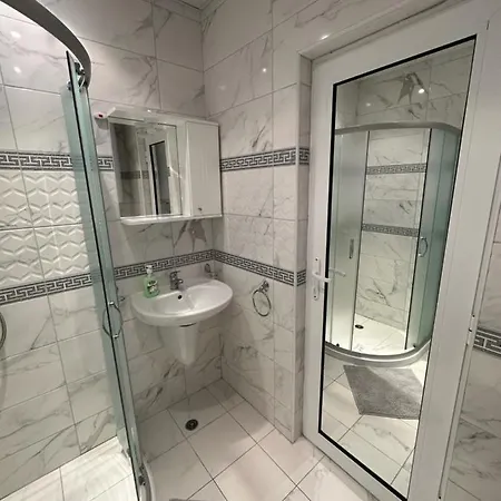 Sunny And Cosy In Admiral Plaza Apartman