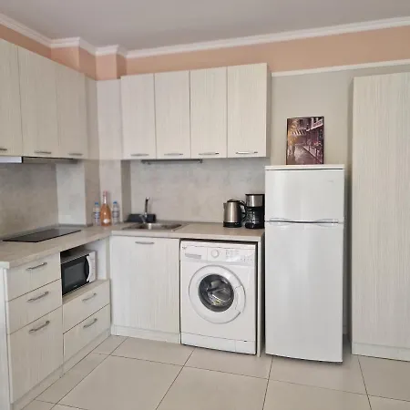 Sunny And Cosy In Admiral Plaza Apartman